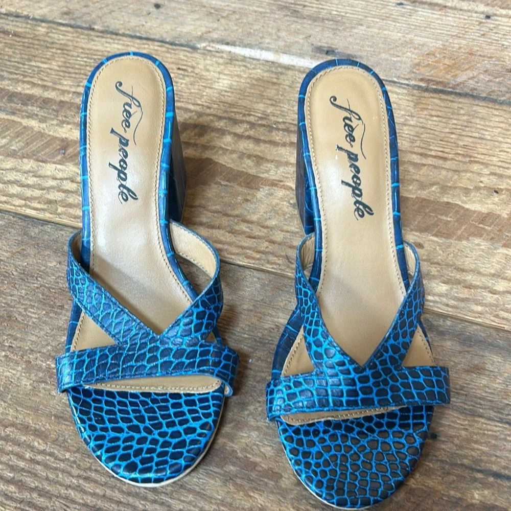 Free People Charlie V heels
